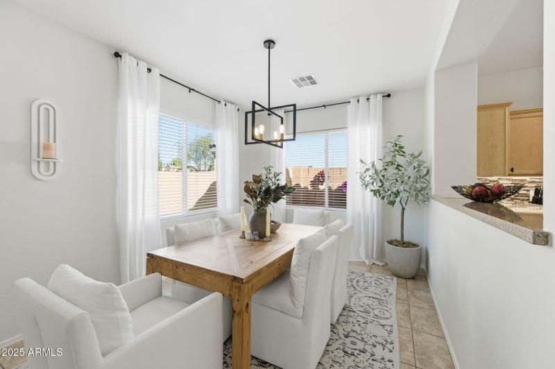 16-web-or-mls-36153 W Merced St-16