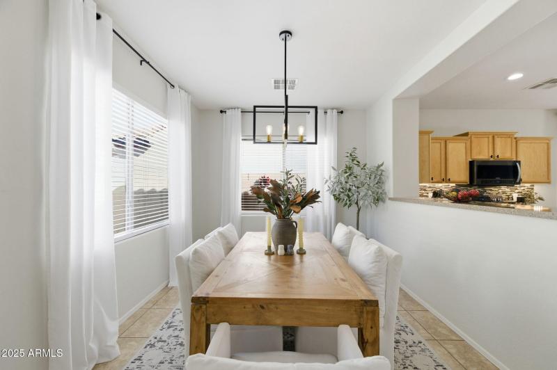 17-web-or-mls-36153 W Merced St-17