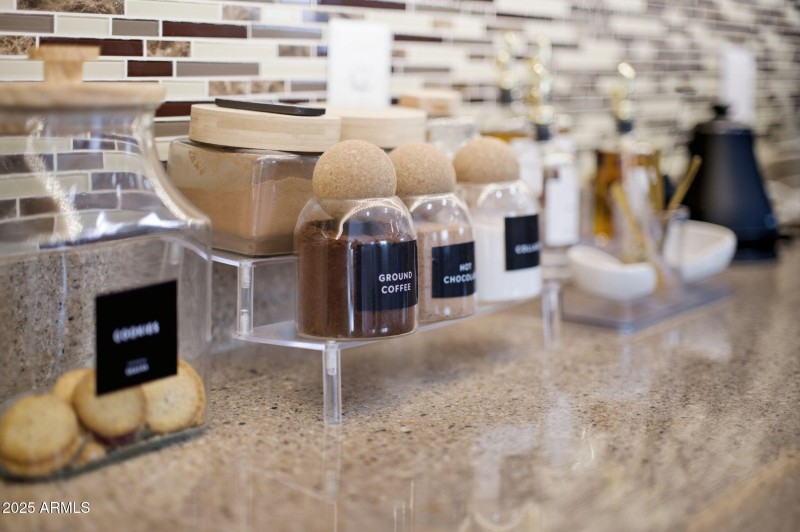 24-web-or-mls-36153 W Merced St-24