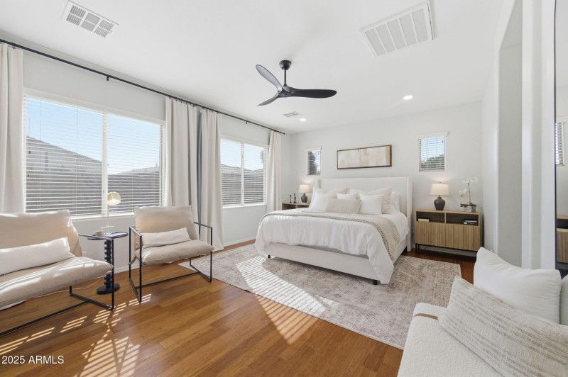 31-web-or-mls-36153 W Merced St-31