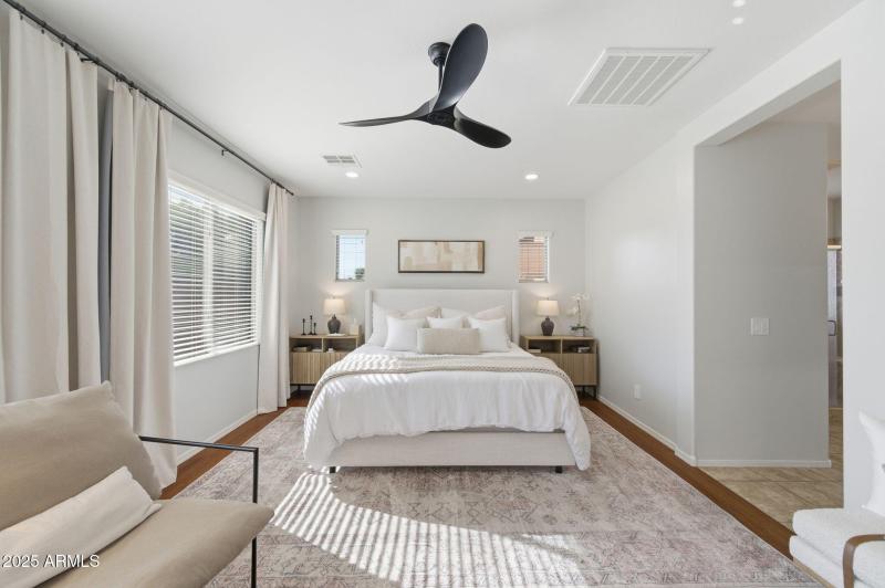 32-web-or-mls-36153 W Merced St-32