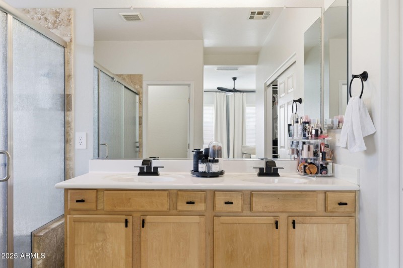 35-web-or-mls-36153 W Merced St-35