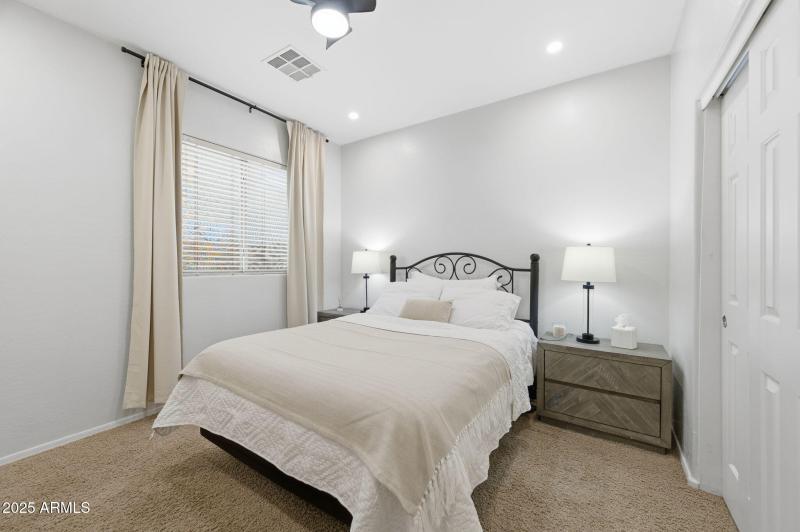 41-web-or-mls-36153 W Merced St-41