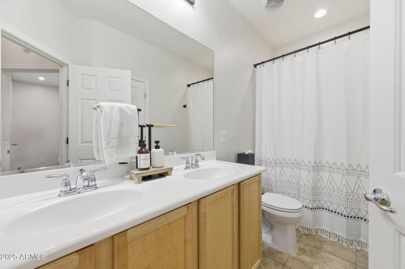 43-web-or-mls-36153 W Merced St-43