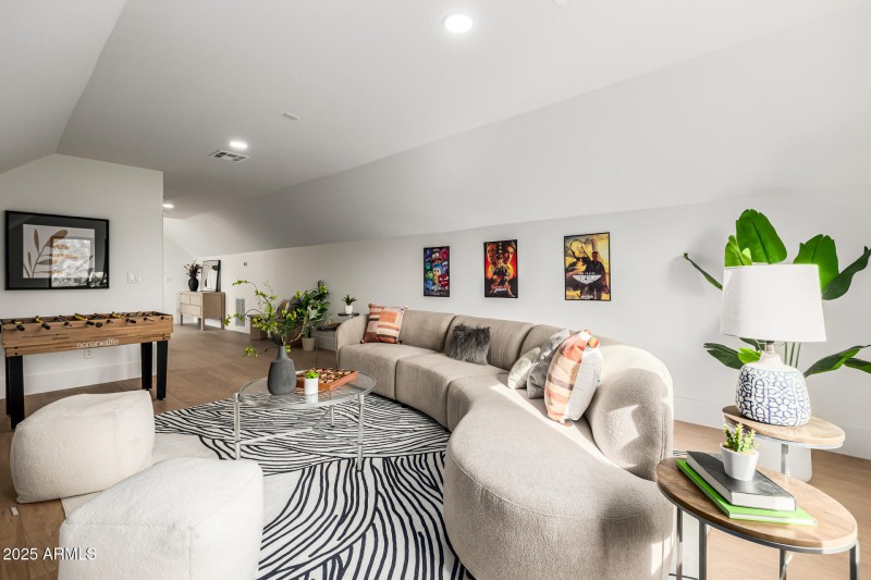 48 - Del Paisano Calle