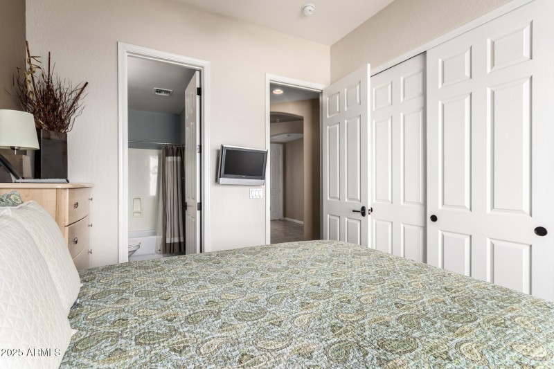 Guestroom with ensuite bath