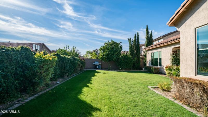 561 W Yellowstone Way Exterior Photos-10