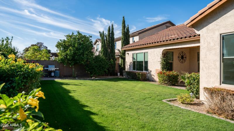 561 W Yellowstone Way Exterior Photos-11