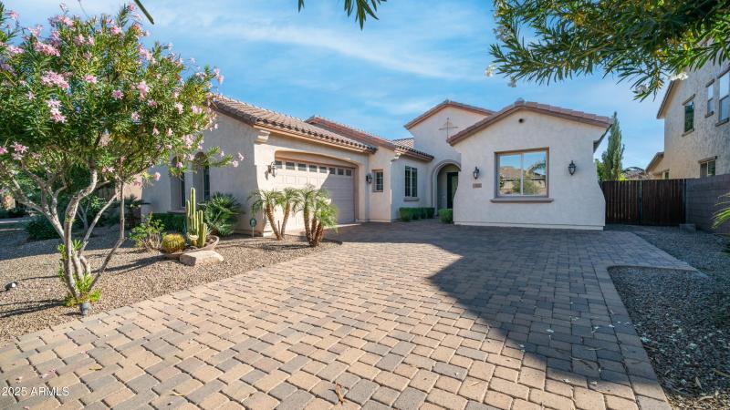 561 W Yellowstone Way Exterior Photos-3