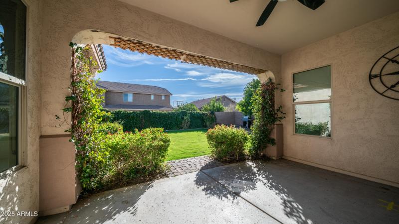 561 W Yellowstone Way Exterior Photos-5