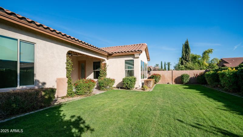 561 W Yellowstone Way Exterior Photos-8