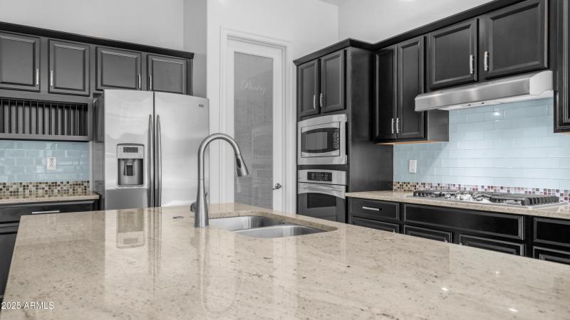 561 W Yellowstone Way (10)