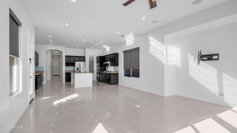 561 W Yellowstone Way (14)