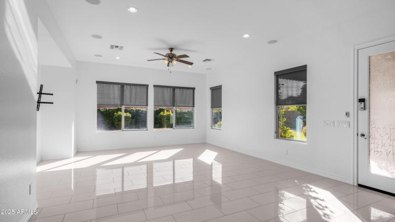 561 W Yellowstone Way (13)