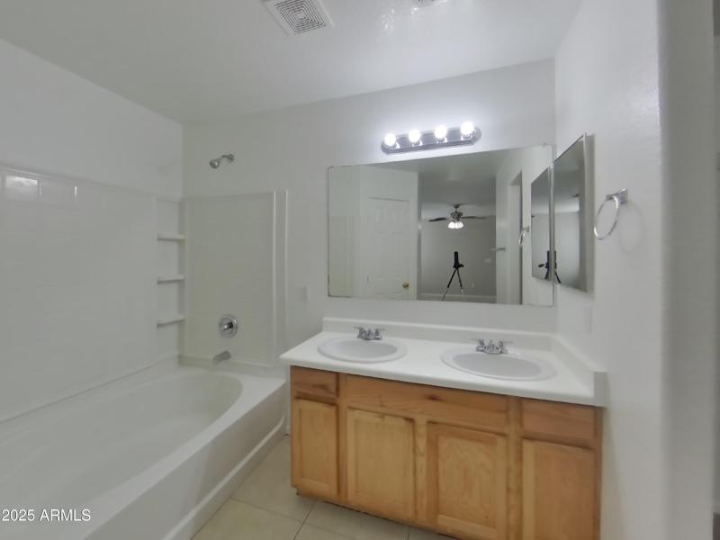 14_pc_DkDBsVoCq4_BHhAxKEKKw_layout_0