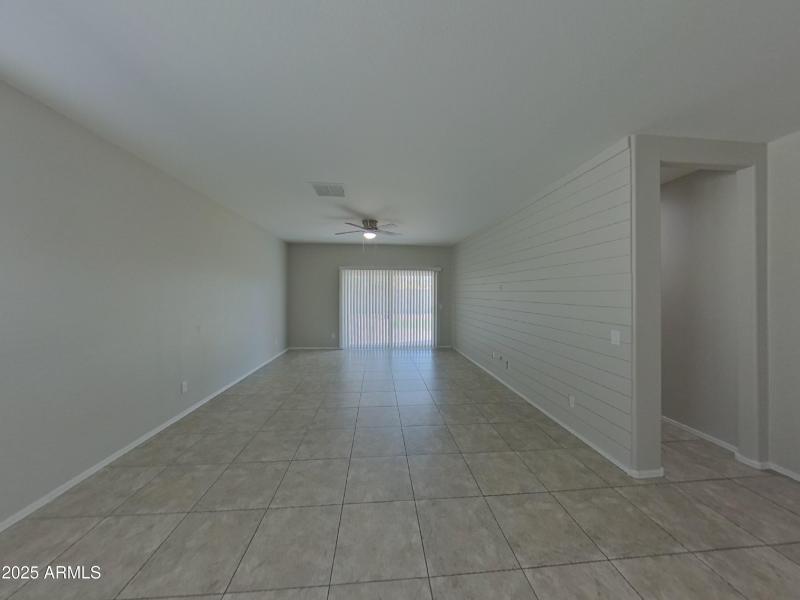 4_pc_eaECP2HEQk_AYJ7FH97EX_layout_0