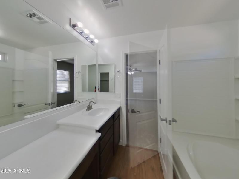 6_pc_XfODZPyHik_6DQ7tkUmBa_layout_1