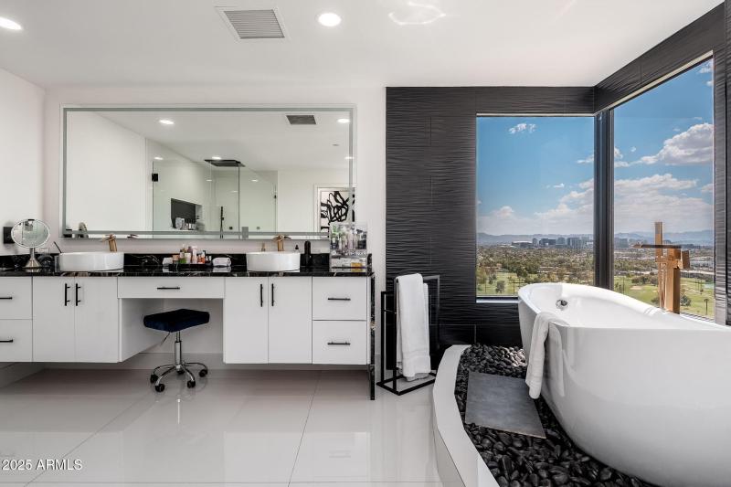 1040 E Osborn Rd UNIT 1703 - 31