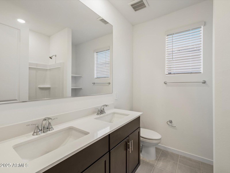 Bath 2 Double Sinks!