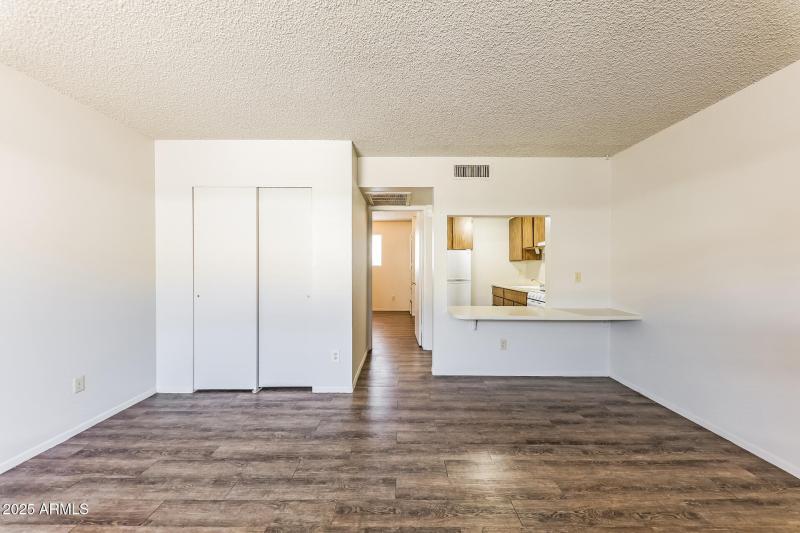 5-photo-Living-Room-ff8d2f12-eb82-49f6-8