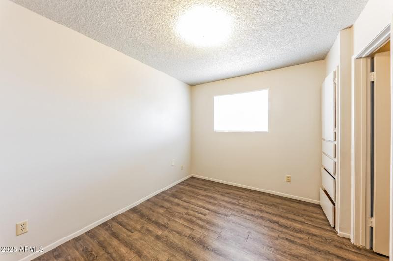 11-photo-Main-Bedroom-a3e59fa2-ddce-4dba