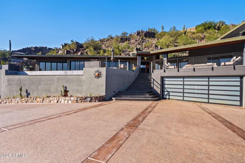 2-web-or-mls-7517 N Moonlight Ln--108