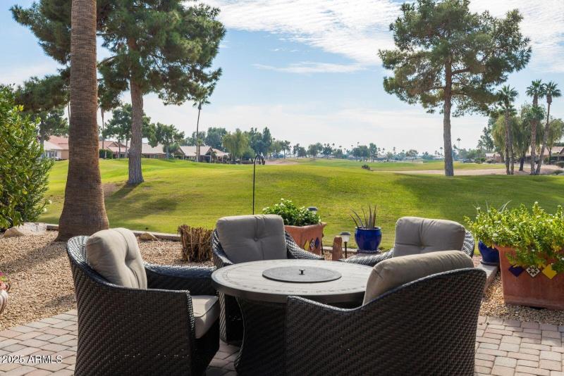 15155 W Robson Cir N patio wicker table-