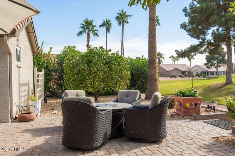 15155 W Robson Cir N Wicker Firepit set