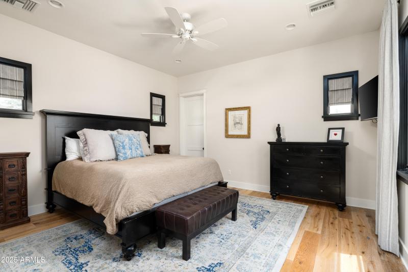 27-4901 E Amelia Ave (27 of 41)