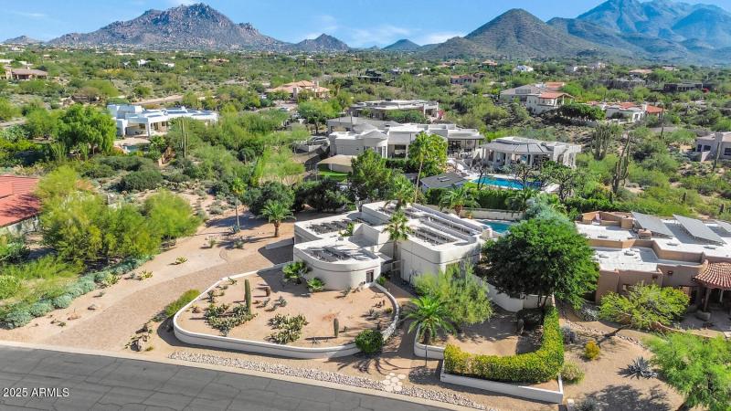 9447 E Calle De Valle Dr-large-005-004-9