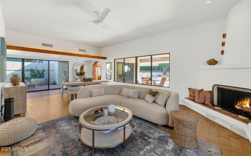 9447 E Calle De Valle Dr-large-010-019-9