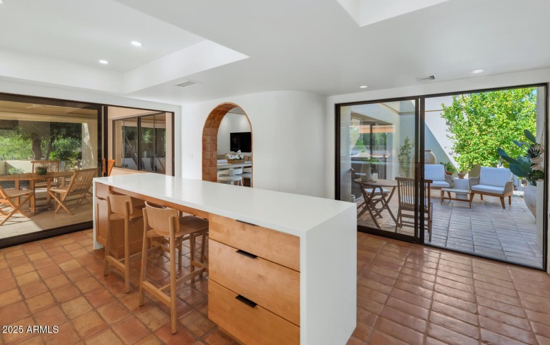 9447 E Calle De Valle Dr-large-016-014-9