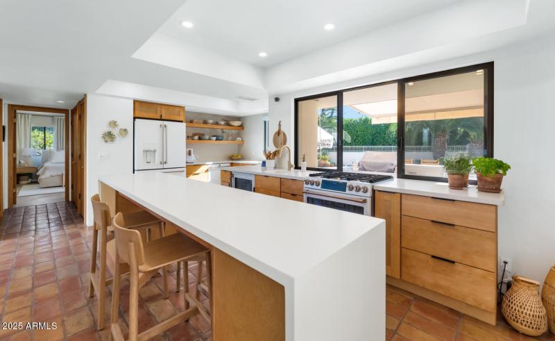 9447 E Calle De Valle Dr-large-017-030-9