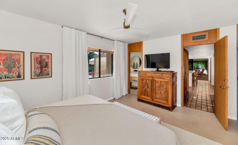 9447 E Calle De Valle Dr-large-021-028-9