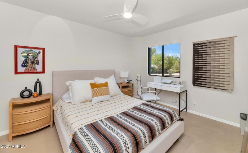 9447 E Calle De Valle Dr-large-024-013-9