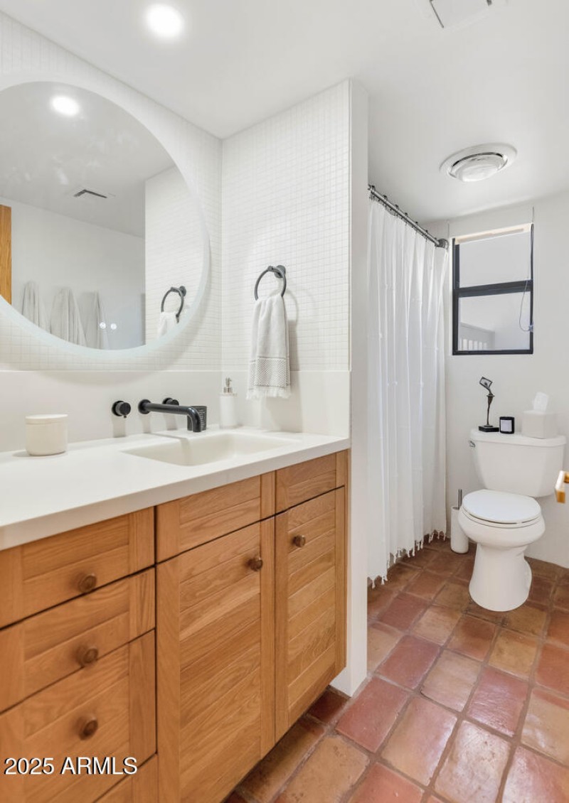 9447 E Calle De Valle Dr-large-025-017-9