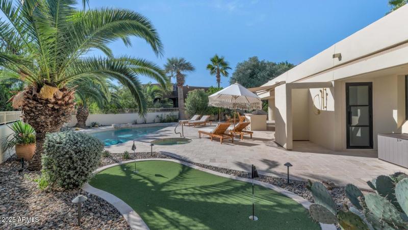 9447 E Calle De Valle Dr-large-030-027-9