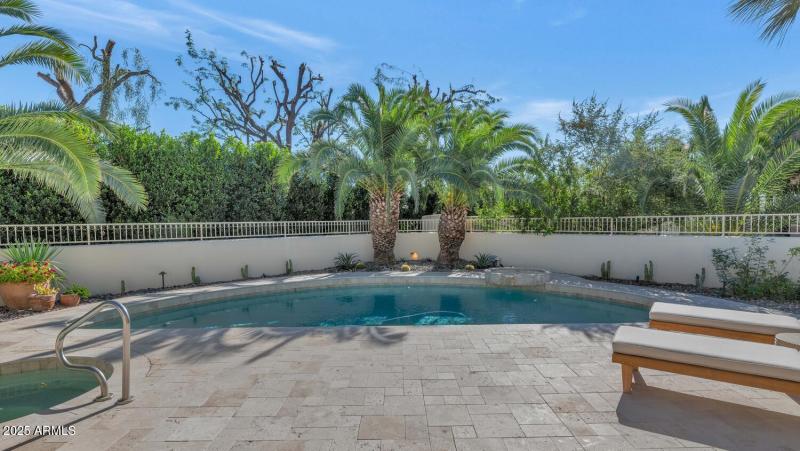 9447 E Calle De Valle Dr-large-031-011-9