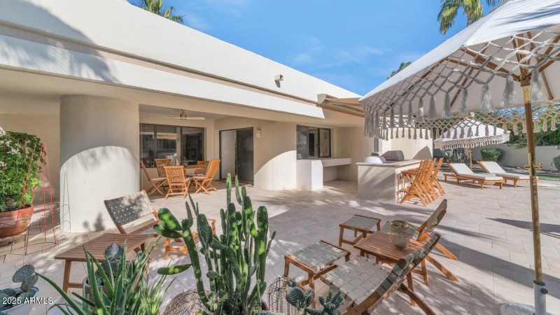 9447 E Calle De Valle Dr-large-034-022-9