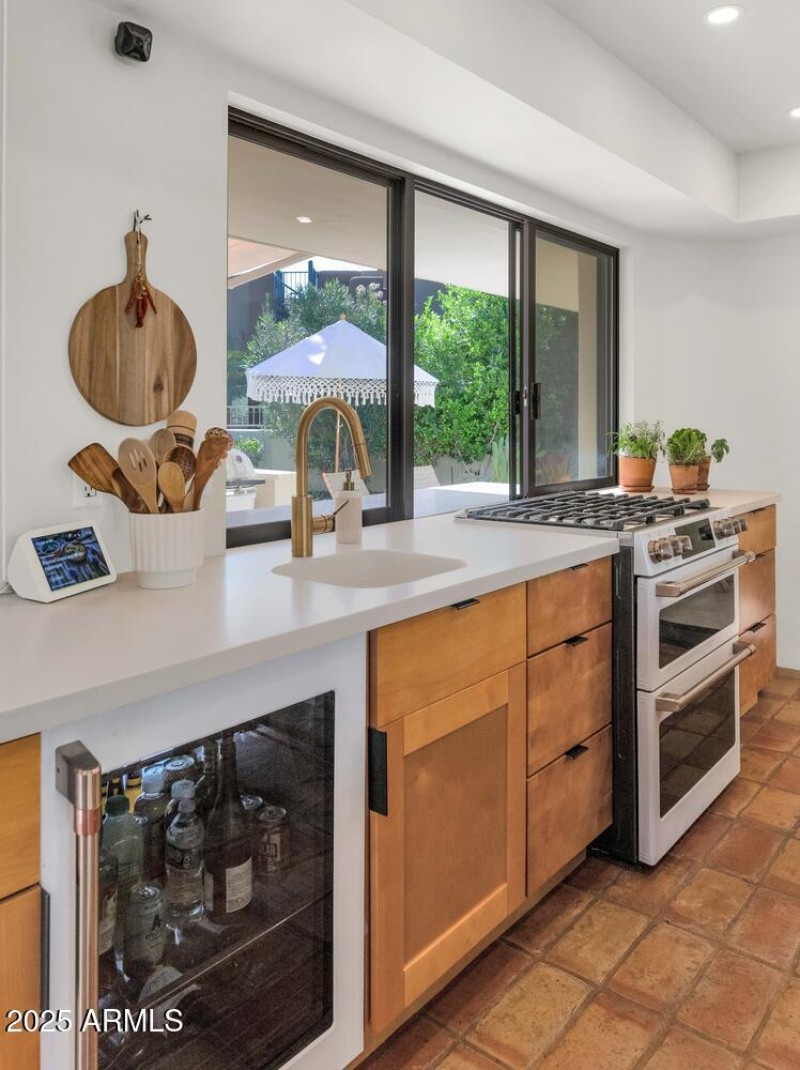 9447 E Calle De Valle Dr-large-019-010-9