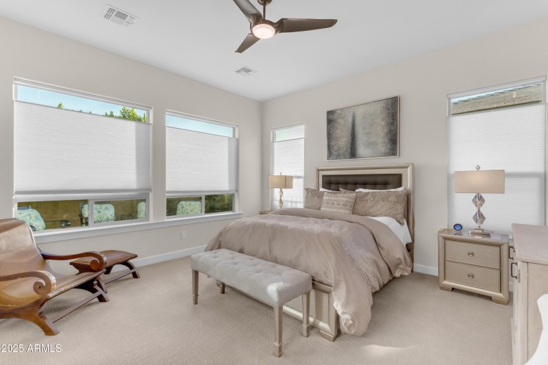 Oversized Room w/Up Down Shades