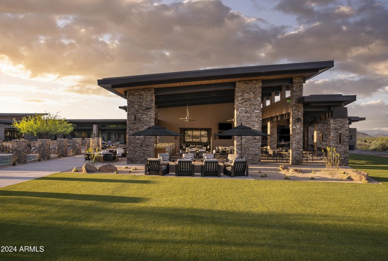 Moutain House Lodge Event Lawn