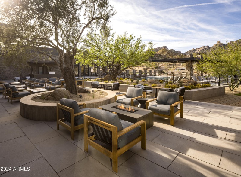 Mountain House Lodge Patio