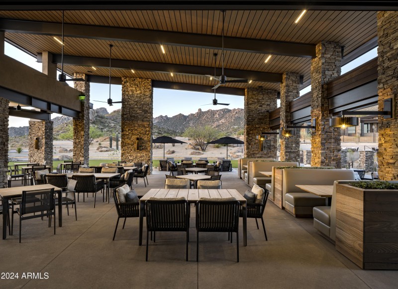 Mountain House Lodge Patio