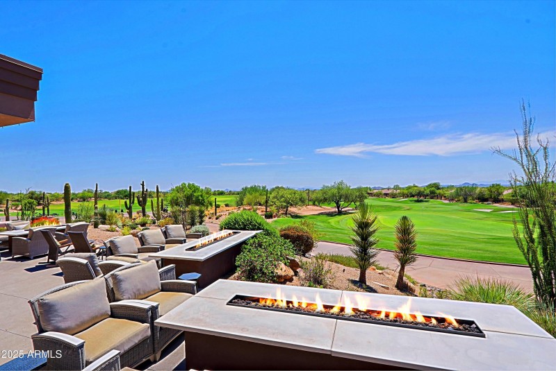 Clubhouse Patio 6
