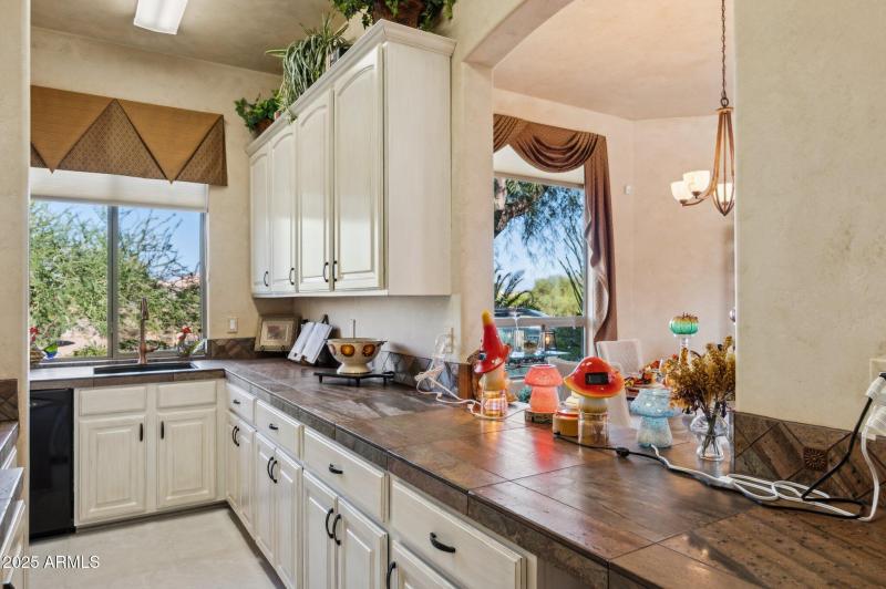 24-web-or-mls-16625-e-last-trail-dr