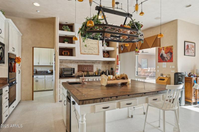 31-web-or-mls-16625-e-last-trail-dr