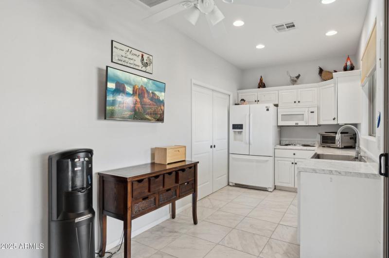 52-web-or-mls-16625-e-last-trail-dr