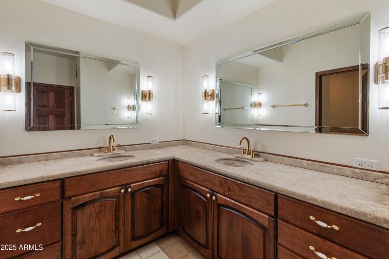 5830 E Restin Rd-8