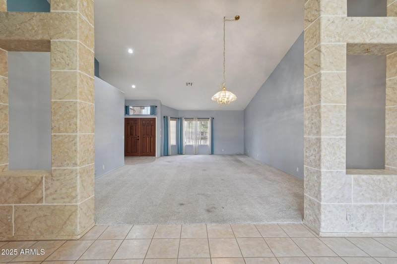 15-web-or-mls-N 86th Dr-S1811-015